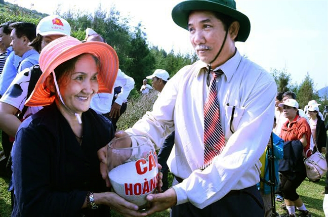 'Nguoi me thap lua' va dau lang nghieng