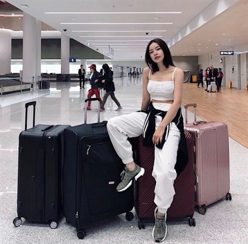 Street style phóng khoáng của các mỹ nhân Việt tại Sài thành