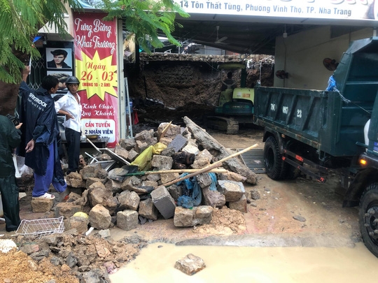 Sat lo kinh hoang o Nha Trang, 12 nguoi chet