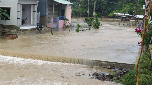 Loc xoay o ganh Da Dia - Phu Yen lam 13 khach du lich tu TP.HCM bi thuong