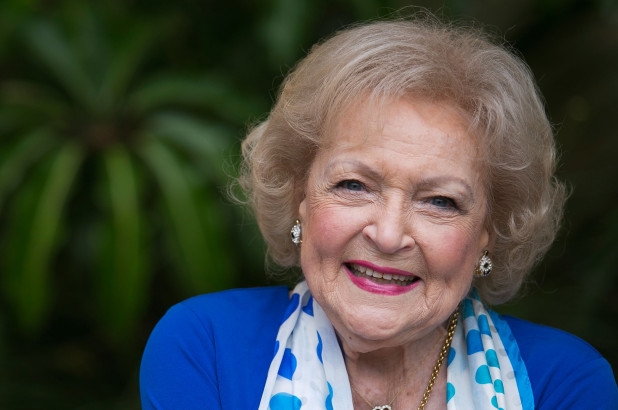 Net hap dan kho cuong cua 'Quy ba de nhat' truyen hinh Betty White o tuoi 96