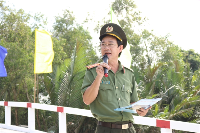 Khanh thanh cay cau noi hai xa ngheo cua huyen Binh Chanh va tinh Long An