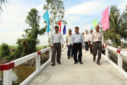 Khánh thành cây cầu nối hai xã nghèo của huyện Bình Chánh và tỉnh Long An