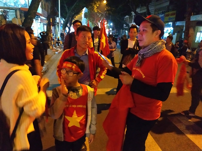 Viet Nam 3 - 0 Campuchia: Viet Nam vao ban ket voi ngoi dau bang, chua thung luoi ban nao