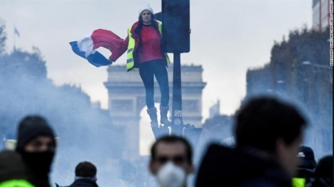 Pháp: Biểu tình chống tăng giá xăng biến thành bạo loạn ở Paris