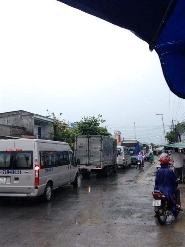 Bao so 9: Vung Tau, Binh Thuan tau chim, cay nga; duong sat te liet tu Khanh Hoa di TP.HCM