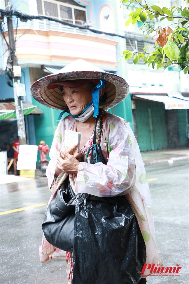 Nguoi Sai Gon muu sinh trong mua bao