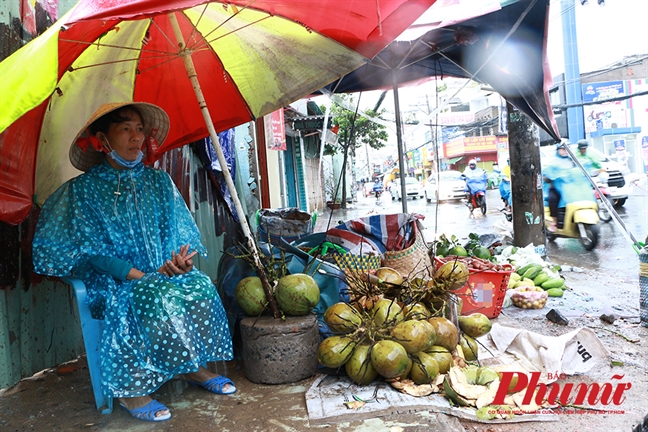 Nguoi Sai Gon muu sinh trong mua bao