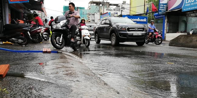 Bao di qua, Sai Gon ngap nang, ket xe ngay dau tuan