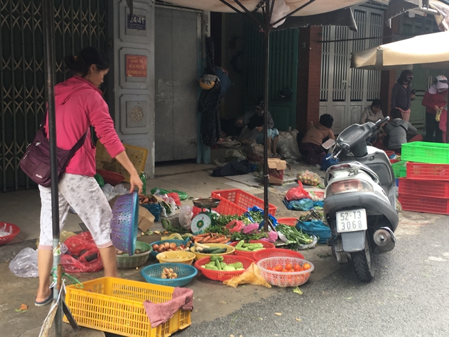 Cua hang tien loi 'chay hang' thuc an nhanh, trung ga, xuc xich