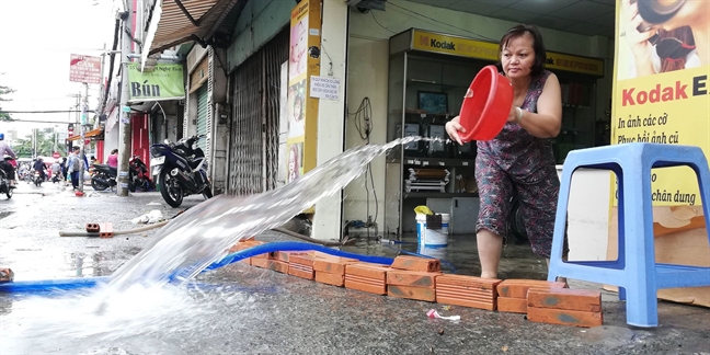 Sau bao, dich vu may bom nuoc het gia