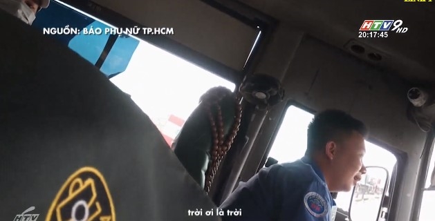 Video: Tai xe xe buyt 'bay' ngang nhien pham luat