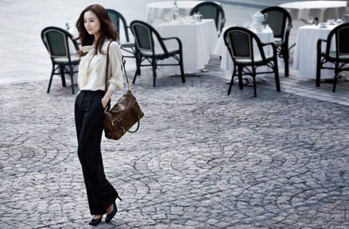 Giữa đỉnh cao sự nghiệp, người phụ nữ quyết định từ bỏ để về nhà… giữ chồng