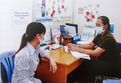TP.HCM mua thẻ bảo hiểm y tế cho bệnh nhân HIV/AIDS tạm trú trên 6 tháng