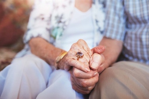 Tình già, tại sao không?