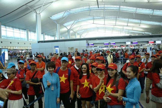 Co dong vien 'nhuom do' san bay len duong co vu tuyen Viet Nam da ban ket