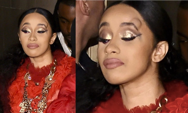 Rapper Cardi B rang in the car, participating in the watch
