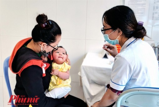 Bộ Y tế dời tiêm vắc xin ComBE Five sang tháng 12, liệu có hẹn thêm lần nữa?