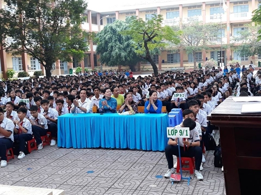 Huyen Binh Chanh: Hon 1.000 hoc sinh duoc trang bi kien thuc phong tranh xam hai