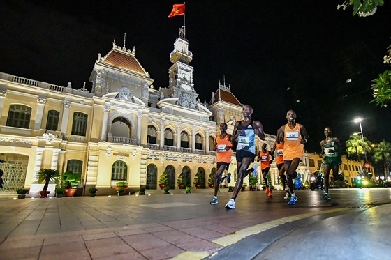 8.500 van dong vien tranh giai Marathon quoc te TP.HCM Techcombank lan thu 2