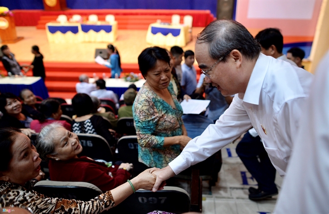 Chinh sach den bu khu 4,3 ha o Thu Thiem: UBND quan 2 gap tung ho dan de trao doi, lang nghe