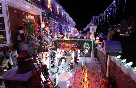 Bất đồng khiến con đường Giáng sinh đẹp nhất nước Anh thành 'tranh tối tranh sáng'