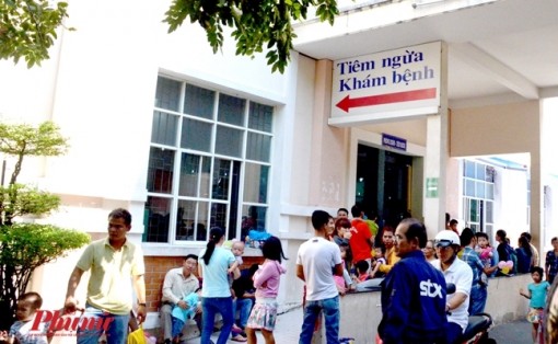 Chưa có vắc xin 5 trong 1 miễn phí, chuyển sang chích vắc xin dịch vụ có tốt cho trẻ?