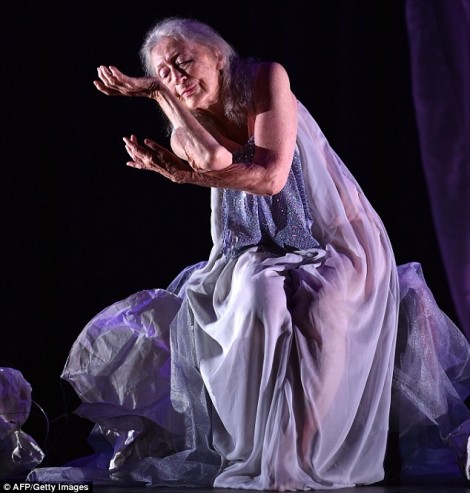 Vẻ đẹp tâm hồn và niềm đam mê bất tận của vũ công 104 tuổi
