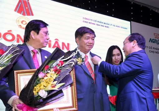 Chợ đầu mối nông sản Thủ Đức được trao tặng Huân chương Lao động hạng Ba