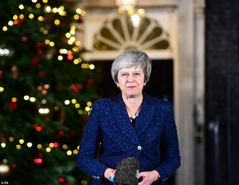 Thủ tướng Anh Theresa May vượt qua cuộc bỏ phiếu bất tín nhiệm