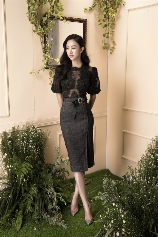 Cùng nàng dạo phố, dự tiệc cuối năm với hai màu trắng đen