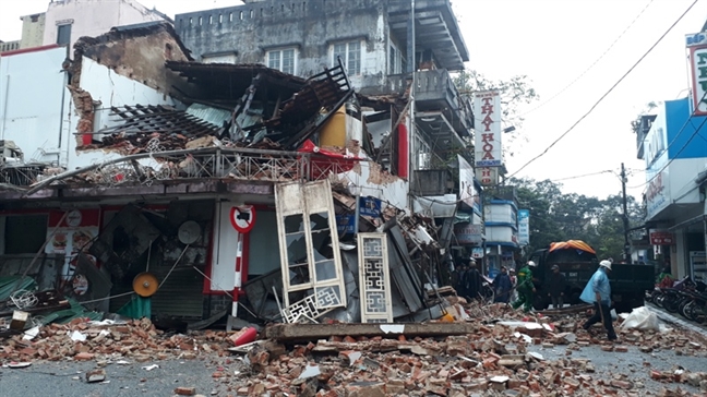 Nha hai tang o trung tam TP Hue do sap giua dem khuya