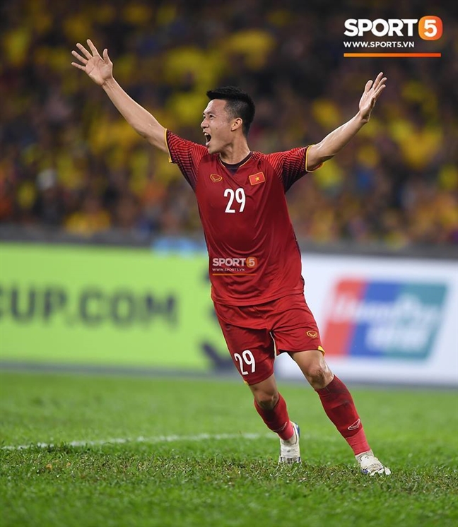 Doi hinh ra san cua Viet Nam - Malaysia tran chung ket luot ve AFF Cup 2018