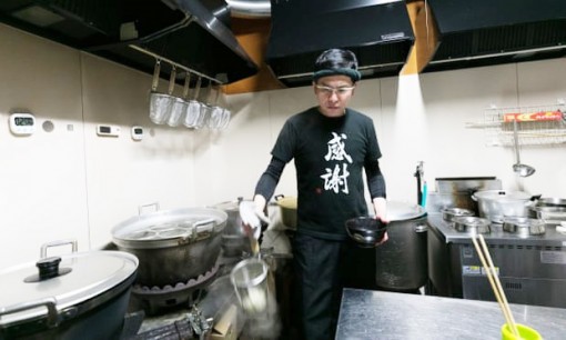 Mafia Nhật khét tiếng hoàn lương, từ bỏ thế giới ngầm để đi bán mì