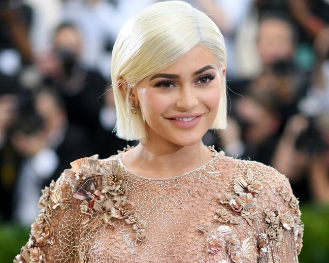 Kylie Jenner: 21 tuoi, tai san 900 trieu USD va ve dep tu su tu tin