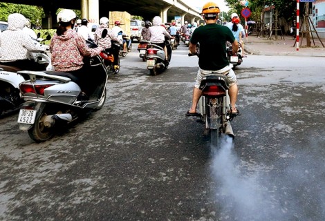 Hỗ trợ để dân đổi xe thay vì hăm he thu phí khí thải