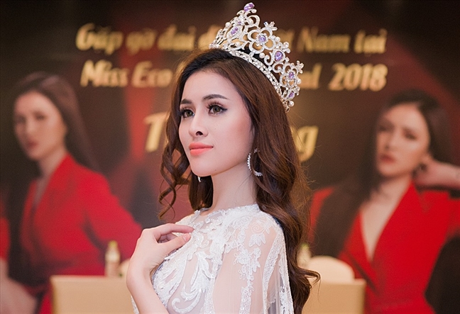 Nhan sac Viet 2018: Chi co 'cham sang' H'Hen Nie tren buc tranh mau xam
