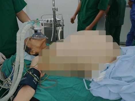 Bệnh viện Quận Thủ Đức cứu sống cụ bà 70 tuổi mang khối u 20kg trong bụng