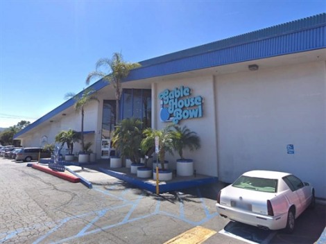 Mỹ truy tìm hung thủ nổ súng tại trung tâm bowling ở California