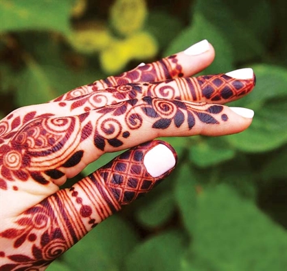 Henna - Hinh hoa bi may man