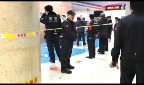 Nhân viên gác cổng tấn công dã man học sinh tiểu học ở Bắc Kinh