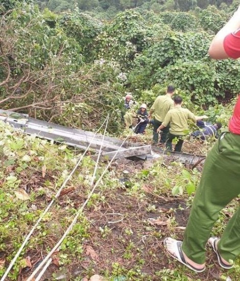 Dùng dây thừng cứu hộ nạn nhân trong vụ xe khách rơi xuống đèo Hải Vân