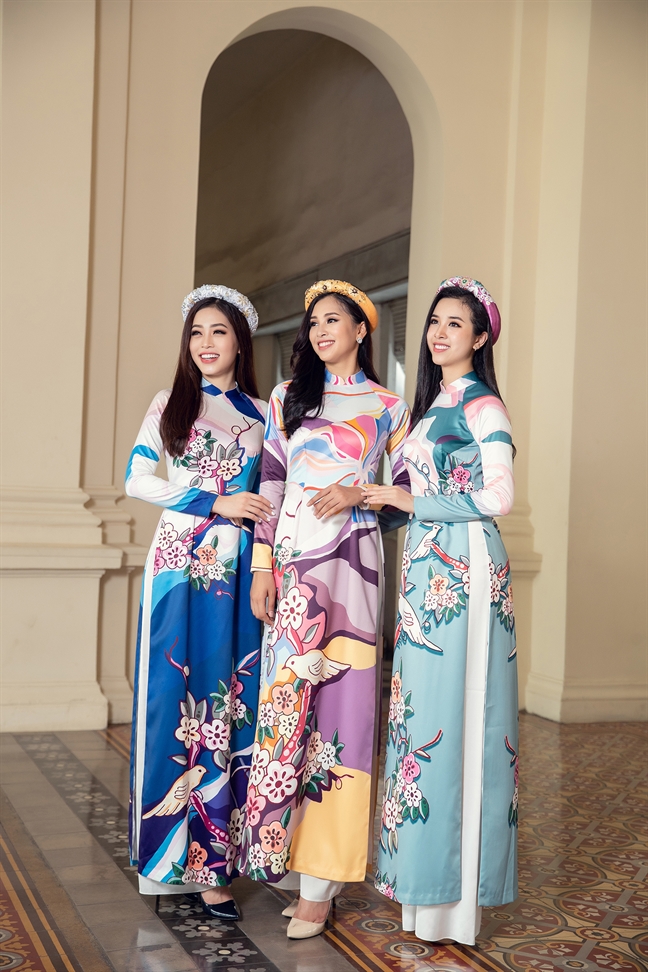 Ao dai ruc ro dao pho ngay xuan cho thieu nu