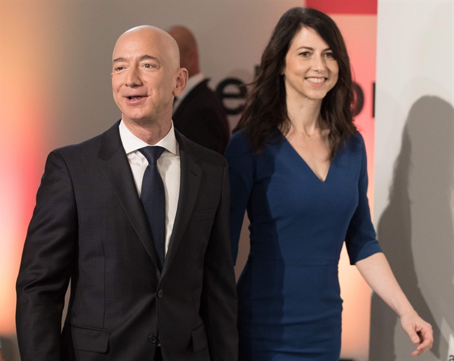 Sau ly hon, vo ti phu Jeff Bezos se la phu nu giau nhat the gioi?