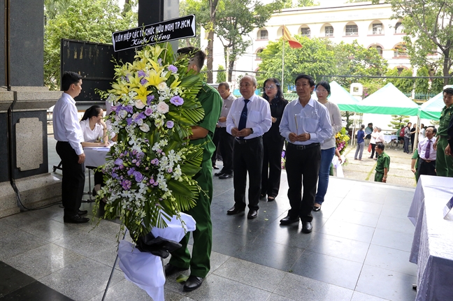 Tien biet mot nha khoa hoc het long vi su nghiep trong nguoi