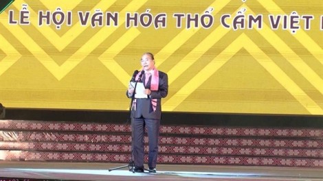Thủ tướng Nguyễn Xuân Phúc nhấn mạnh vai trò của thổ cẩm Việt Nam
