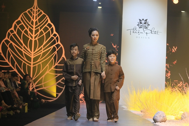 'Gia dinh' sieu mau Quynh Hoa dien do Thien Phat Design du xuan Giac Show