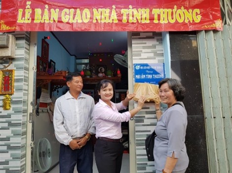 Quận 11: Trao mái ấm tình thương cho hội viên nghèo