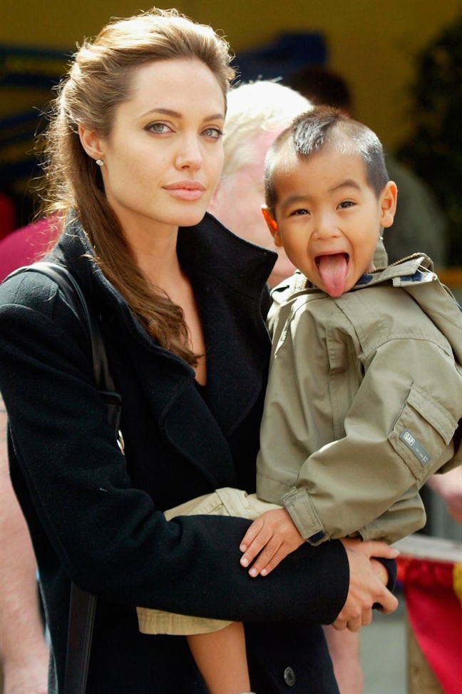 Angelina Jolie ‘soc’ khi con trai ca tuyen bo ra o rieng