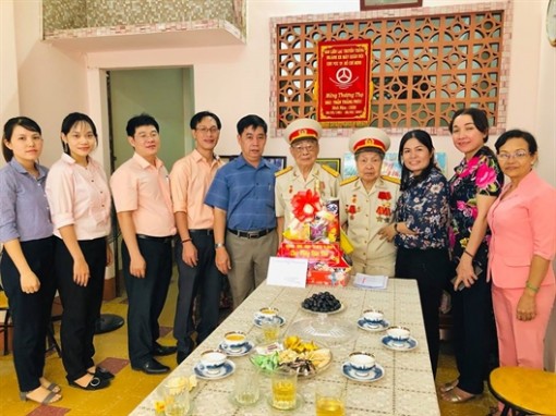 Quận 5: Tri ân các gia đình cách mạng và người có công